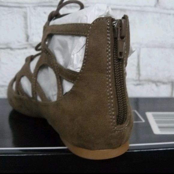 MIA Anamarie Taupe Nova Suede Lace Up Ballet Flat, Size 8 - Picture 4 of 7